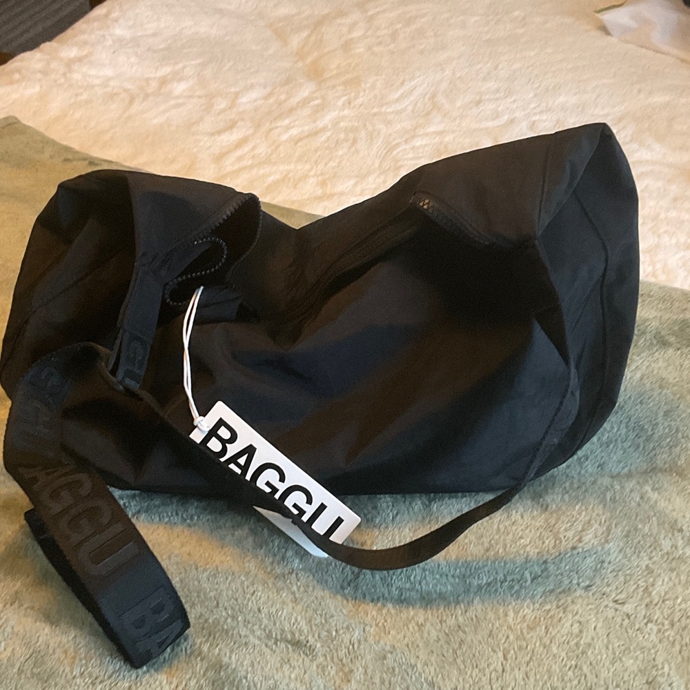 BAGGU Black crossbody NWT